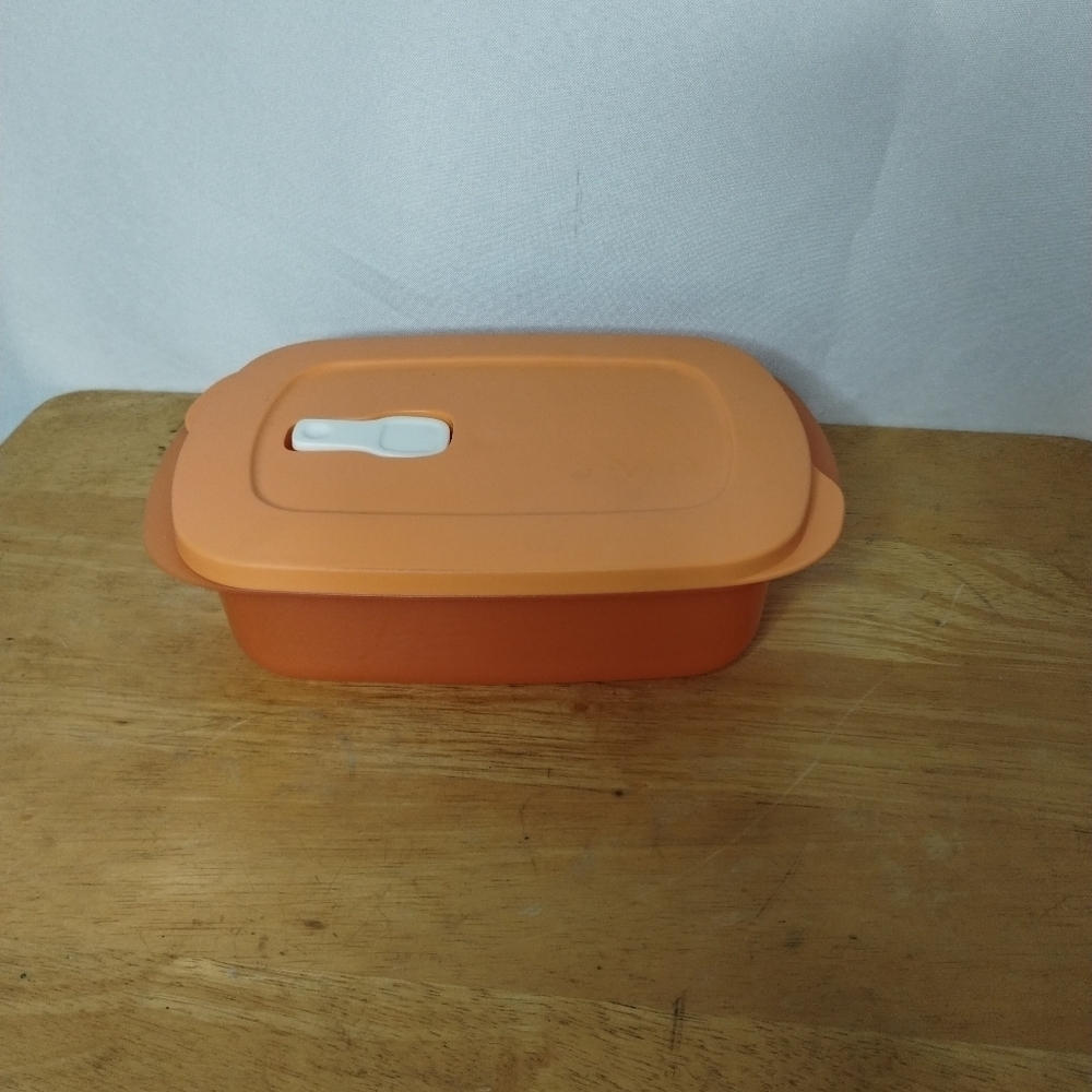 New orange Tupperware oval microwave meal keeper!